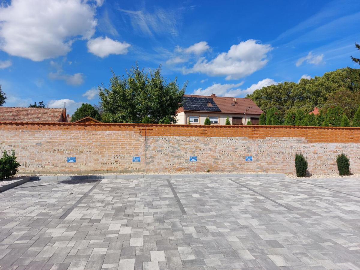 Linden Apartman 106 - Adults Only Mosonmagyaróvár Exterior foto